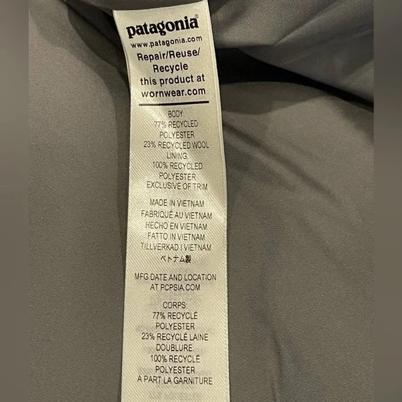 Patagonia Sherpa bomber jacket. Size L. Never worn, like new! - Picture 2 of 4